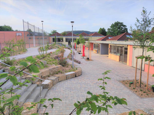 Wir freuen uns über Ihr Interesse an unserer Schule und HPT und hoffen, Sie finden auf unseren Seiten alle wichtigen Informationen zu unserem Förderzentrum mit Heilpädagogischer Tagesstätte. Bei Fragen nehmen Sie bitte jederzeit gerne Kontakt mit uns auf!